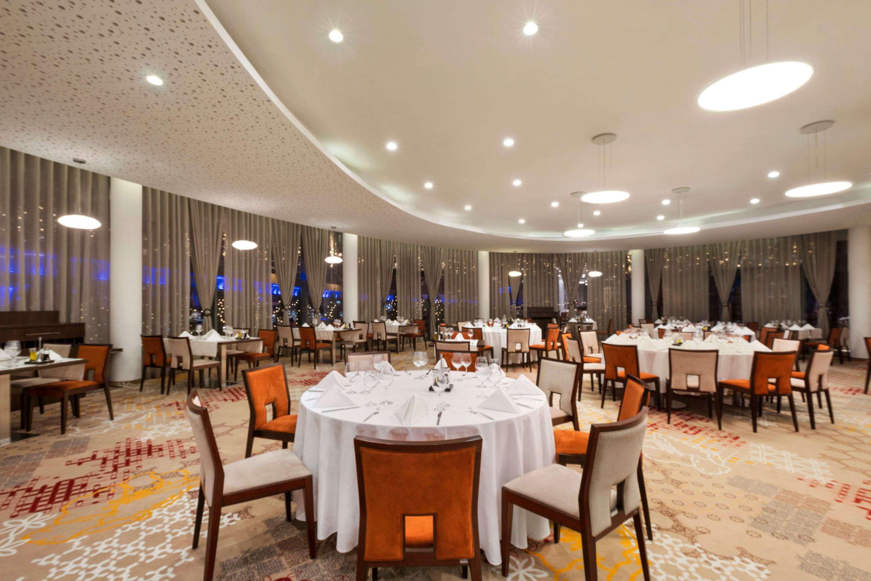 Ramada Plaza Craiova Hotel Bagian luar foto