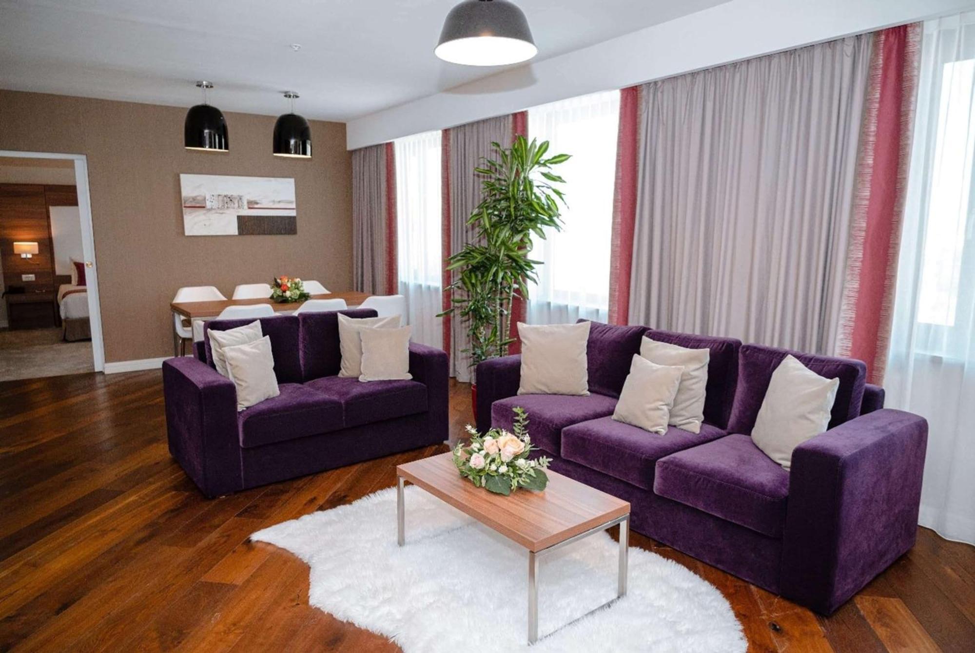 Ramada Plaza Craiova Hotel Bagian luar foto