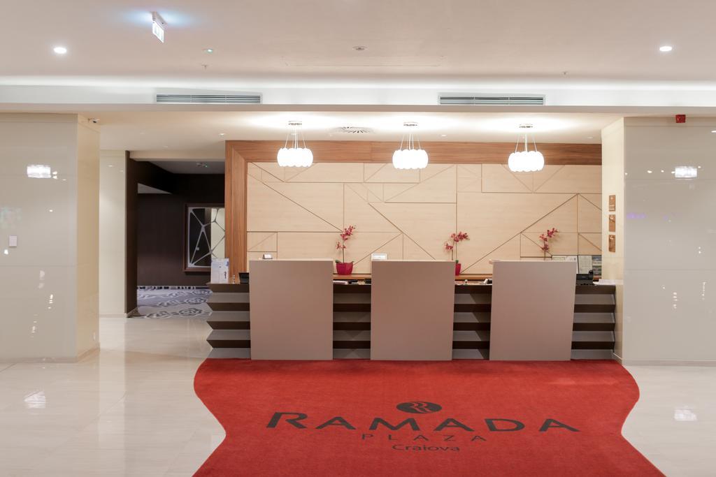 Ramada Plaza Craiova Hotel Bagian luar foto