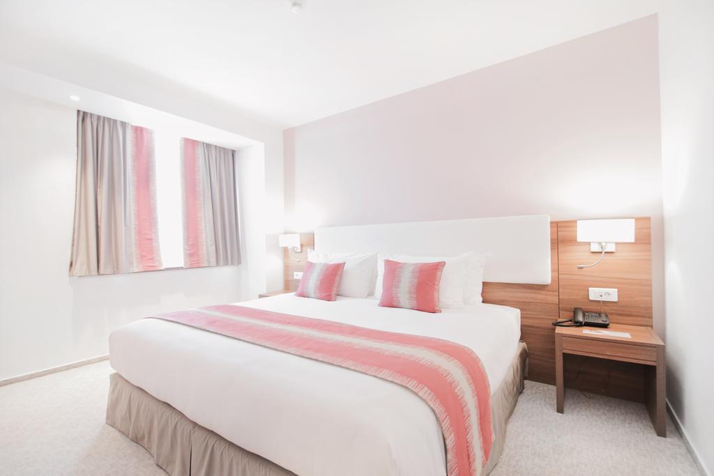 Ramada Plaza Craiova Hotel Bagian luar foto