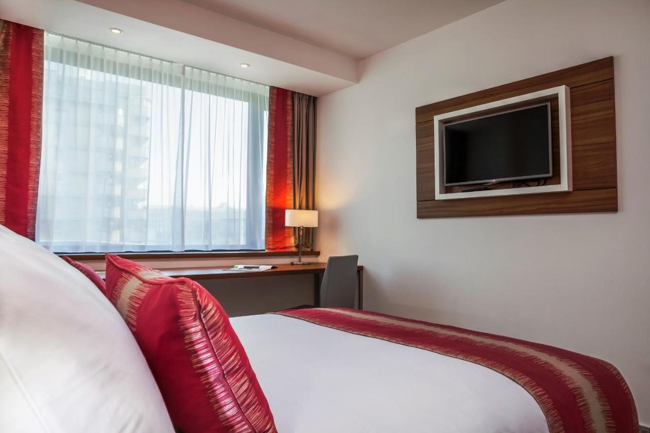 Ramada Plaza Craiova Hotel Bagian luar foto